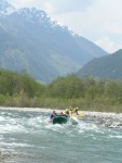 Perly alpskch ek - kvten 2006, Jeden z nejoblbenjch raftovch zjezd do Rakouska a Slovinska opt nezklamal. Krsn poas, tuln kemp a tyrkysov, kilov ist voda s kulisou vpencovch tt Alp. - fotografie 101