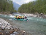 Perly alpskch ek - kvten 2006, Jeden z nejoblbenjch raftovch zjezd do Rakouska a Slovinska opt nezklamal. Krsn poas, tuln kemp a tyrkysov, kilov ist voda s kulisou vpencovch tt Alp. - fotografie 104