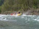 Perly alpskch ek - kvten 2006, Jeden z nejoblbenjch raftovch zjezd do Rakouska a Slovinska opt nezklamal. Krsn poas, tuln kemp a tyrkysov, kilov ist voda s kulisou vpencovch tt Alp. - fotografie 109