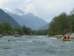 Perly alpskch ek - kvten 2006, Jeden z nejoblbenjch raftovch zjezd do Rakouska a Slovinska opt nezklamal. Krsn poas, tuln kemp a tyrkysov, kilov ist voda s kulisou vpencovch tt Alp. - fotografie 125