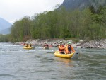 Perly alpskch ek - kvten 2006, Jeden z nejoblbenjch raftovch zjezd do Rakouska a Slovinska opt nezklamal. Krsn poas, tuln kemp a tyrkysov, kilov ist voda s kulisou vpencovch tt Alp. - fotografie 126