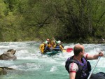 Perly alpskch ek - kvten 2006, Jeden z nejoblbenjch raftovch zjezd do Rakouska a Slovinska opt nezklamal. Krsn poas, tuln kemp a tyrkysov, kilov ist voda s kulisou vpencovch tt Alp. - fotografie 198