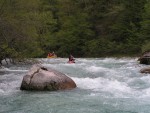 Perly alpskch ek - kvten 2006, Jeden z nejoblbenjch raftovch zjezd do Rakouska a Slovinska opt nezklamal. Krsn poas, tuln kemp a tyrkysov, kilov ist voda s kulisou vpencovch tt Alp. - fotografie 202