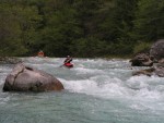 Perly alpskch ek - kvten 2006, Jeden z nejoblbenjch raftovch zjezd do Rakouska a Slovinska opt nezklamal. Krsn poas, tuln kemp a tyrkysov, kilov ist voda s kulisou vpencovch tt Alp. - fotografie 203