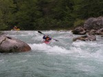 Perly alpskch ek - kvten 2006, Jeden z nejoblbenjch raftovch zjezd do Rakouska a Slovinska opt nezklamal. Krsn poas, tuln kemp a tyrkysov, kilov ist voda s kulisou vpencovch tt Alp. - fotografie 204