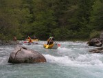 Perly alpskch ek - kvten 2006, Jeden z nejoblbenjch raftovch zjezd do Rakouska a Slovinska opt nezklamal. Krsn poas, tuln kemp a tyrkysov, kilov ist voda s kulisou vpencovch tt Alp. - fotografie 206