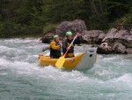 Perly alpskch ek - kvten 2006, Jeden z nejoblbenjch raftovch zjezd do Rakouska a Slovinska opt nezklamal. Krsn poas, tuln kemp a tyrkysov, kilov ist voda s kulisou vpencovch tt Alp. - fotografie 207