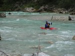 Perly alpskch ek - kvten 2006, Jeden z nejoblbenjch raftovch zjezd do Rakouska a Slovinska opt nezklamal. Krsn poas, tuln kemp a tyrkysov, kilov ist voda s kulisou vpencovch tt Alp. - fotografie 216