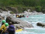 Perly alpskch ek - kvten 2006, Jeden z nejoblbenjch raftovch zjezd do Rakouska a Slovinska opt nezklamal. Krsn poas, tuln kemp a tyrkysov, kilov ist voda s kulisou vpencovch tt Alp. - fotografie 239