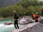 Perly alpskch ek - kvten 2006, Jeden z nejoblbenjch raftovch zjezd do Rakouska a Slovinska opt nezklamal. Krsn poas, tuln kemp a tyrkysov, kilov ist voda s kulisou vpencovch tt Alp. - fotografie 258