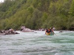 Perly alpskch ek - kvten 2006, Jeden z nejoblbenjch raftovch zjezd do Rakouska a Slovinska opt nezklamal. Krsn poas, tuln kemp a tyrkysov, kilov ist voda s kulisou vpencovch tt Alp. - fotografie 260