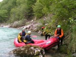 Perly alpskch ek - kvten 2006, Jeden z nejoblbenjch raftovch zjezd do Rakouska a Slovinska opt nezklamal. Krsn poas, tuln kemp a tyrkysov, kilov ist voda s kulisou vpencovch tt Alp. - fotografie 265