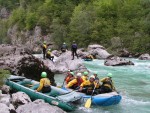 Perly alpskch ek - kvten 2006, Jeden z nejoblbenjch raftovch zjezd do Rakouska a Slovinska opt nezklamal. Krsn poas, tuln kemp a tyrkysov, kilov ist voda s kulisou vpencovch tt Alp. - fotografie 268