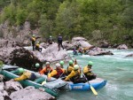 Perly alpskch ek - kvten 2006, Jeden z nejoblbenjch raftovch zjezd do Rakouska a Slovinska opt nezklamal. Krsn poas, tuln kemp a tyrkysov, kilov ist voda s kulisou vpencovch tt Alp. - fotografie 269