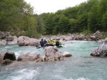 Perly alpskch ek - kvten 2006, Jeden z nejoblbenjch raftovch zjezd do Rakouska a Slovinska opt nezklamal. Krsn poas, tuln kemp a tyrkysov, kilov ist voda s kulisou vpencovch tt Alp. - fotografie 272