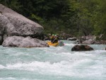 Perly alpskch ek - kvten 2006, Jeden z nejoblbenjch raftovch zjezd do Rakouska a Slovinska opt nezklamal. Krsn poas, tuln kemp a tyrkysov, kilov ist voda s kulisou vpencovch tt Alp. - fotografie 275