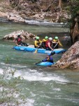 Perly alpskch ek - kvten 2006, Jeden z nejoblbenjch raftovch zjezd do Rakouska a Slovinska opt nezklamal. Krsn poas, tuln kemp a tyrkysov, kilov ist voda s kulisou vpencovch tt Alp. - fotografie 293