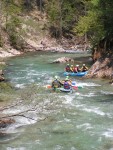 Perly alpskch ek - kvten 2006, Jeden z nejoblbenjch raftovch zjezd do Rakouska a Slovinska opt nezklamal. Krsn poas, tuln kemp a tyrkysov, kilov ist voda s kulisou vpencovch tt Alp. - fotografie 298