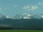 Bialka - Belá 2006, Tak jsme letos Tatry projeli na raftech opravdu důkladně - jak ze slovenské, tak i nově z polské strany. Nižší vodní stavy vynahradilo krásné počasí a super panoramata, o národopisném večeru v kolibě  - fotografie 4
