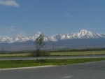 Bialka - Belá 2006, Tak jsme letos Tatry projeli na raftech opravdu důkladně - jak ze slovenské, tak i nově z polské strany. Nižší vodní stavy vynahradilo krásné počasí a super panoramata, o národopisném večeru v kolibě  - fotografie 11
