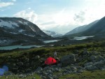 Norsko 2006, Nádherné, pro Norsko ne úplně typické počasí, výstup na nejvyšší horu severní Evropy, vyjížďka  na motorových člunech Geirangerfjordem, pádlování v peřejích norské královny raftingu Sjoi a spousta dal - fotografie 165