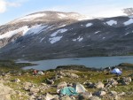 Norsko 2006, Nádherné, pro Norsko ne úplně typické počasí, výstup na nejvyšší horu severní Evropy, vyjížďka  na motorových člunech Geirangerfjordem, pádlování v peřejích norské královny raftingu Sjoi a spousta dal - fotografie 166