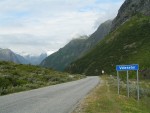 Norsko 2006, Nádherné, pro Norsko ne úplně typické počasí, výstup na nejvyšší horu severní Evropy, vyjížďka  na motorových člunech Geirangerfjordem, pádlování v peřejích norské královny raftingu Sjoi a spousta dal - fotografie 173