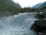 Norsko 2006, Nádherné, pro Norsko ne úplně typické počasí, výstup na nejvyšší horu severní Evropy, vyjížďka  na motorových člunech Geirangerfjordem, pádlování v peřejích norské královny raftingu Sjoi a spousta dal - fotografie 174