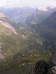 Norsko 2006, Nádherné, pro Norsko ne úplně typické počasí, výstup na nejvyšší horu severní Evropy, vyjížďka  na motorových člunech Geirangerfjordem, pádlování v peřejích norské královny raftingu Sjoi a spousta dal - fotografie 176