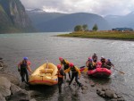 Norsko 2006, Ndhern, pro Norsko ne pln typick poas, vstup na nejvy horu severn Evropy, vyjka  na motorovch lunech Geirangerfjordem, pdlovn v peejch norsk krlovny raftingu Sjoi a spousta dal - fotografie 251