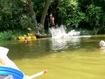JIŽNÍ PERLY ČESKÝCH ŘEK, Nádherné počasí a skvělá nálada panovala od první chvíle. Berounka měla nad poměry nádhernou vodu stejně jako Otava a Vltava. Následné ochlazení a deště poněkud schladili i počáteční nadšení, ale přes - fotografie 19