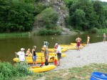 JIŽNÍ PERLY ČESKÝCH ŘEK, Nádherné počasí a skvělá nálada panovala od první chvíle. Berounka měla nad poměry nádhernou vodu stejně jako Otava a Vltava. Následné ochlazení a deště poněkud schladili i počáteční nadšení, ale přes - fotografie 26