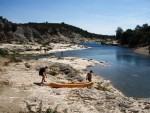 LETN FRANCOUZSK POHODA NA EKCH Gard, Tarn, Herault a Ardeche, Skvl slunen poas na rozdl od detivch ech, jin temperament a b zpasy, skvl vno, ndhern eky, przran a tepl voda, no prost pohoda jak m bt... - fotografie 3