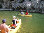 LETN FRANCOUZSK POHODA NA EKCH Gard, Tarn, Herault a Ardeche, Skvl slunen poas na rozdl od detivch ech, jin temperament a b zpasy, skvl vno, ndhern eky, przran a tepl voda, no prost pohoda jak m bt... - fotografie 179