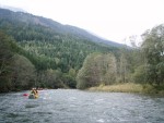 Podzimn RAFTING pod Grossglocknerem, Posledn zahranin rafting sezony 2006 se skuten vydail. Pohodln autobus, slunen a nebvale tepl poas, navc skvle vychytan voda. PROST PARDA NA ZVR SEZONY. - fotografie 33