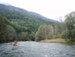 Podzimn RAFTING pod Grossglocknerem, Posledn zahranin rafting sezony 2006 se skuten vydail. Pohodln autobus, slunen a nebvale tepl poas, navc skvle vychytan voda. PROST PARDA NA ZVR SEZONY. - fotografie 33