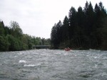 Podzimn RAFTING pod Grossglocknerem, Posledn zahranin rafting sezony 2006 se skuten vydail. Pohodln autobus, slunen a nebvale tepl poas, navc skvle vychytan voda. PROST PARDA NA ZVR SEZONY. - fotografie 54