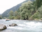 Podzimn RAFTING pod Grossglocknerem, Posledn zahranin rafting sezony 2006 se skuten vydail. Pohodln autobus, slunen a nebvale tepl poas, navc skvle vychytan voda. PROST PARDA NA ZVR SEZONY. - fotografie 59