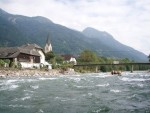 Podzimn RAFTING pod Grossglocknerem, Posledn zahranin rafting sezony 2006 se skuten vydail. Pohodln autobus, slunen a nebvale tepl poas, navc skvle vychytan voda. PROST PARDA NA ZVR SEZONY. - fotografie 65