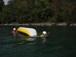 Podzimn RAFTING pod Grossglocknerem, Posledn zahranin rafting sezony 2006 se skuten vydail. Pohodln autobus, slunen a nebvale tepl poas, navc skvle vychytan voda. PROST PARDA NA ZVR SEZONY. - fotografie 76