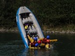 Podzimn RAFTING pod Grossglocknerem, Posledn zahranin rafting sezony 2006 se skuten vydail. Pohodln autobus, slunen a nebvale tepl poas, navc skvle vychytan voda. PROST PARDA NA ZVR SEZONY. - fotografie 82