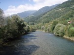 Podzimn RAFTING pod Grossglocknerem, Posledn zahranin rafting sezony 2006 se skuten vydail. Pohodln autobus, slunen a nebvale tepl poas, navc skvle vychytan voda. PROST PARDA NA ZVR SEZONY. - fotografie 96