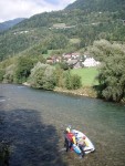 Podzimn RAFTING pod Grossglocknerem, Posledn zahranin rafting sezony 2006 se skuten vydail. Pohodln autobus, slunen a nebvale tepl poas, navc skvle vychytan voda. PROST PARDA NA ZVR SEZONY. - fotografie 97