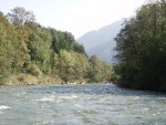 Podzimn RAFTING pod Grossglocknerem, Posledn zahranin rafting sezony 2006 se skuten vydail. Pohodln autobus, slunen a nebvale tepl poas, navc skvle vychytan voda. PROST PARDA NA ZVR SEZONY. - fotografie 109