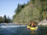 Podzimn RAFTING pod Grossglocknerem, Posledn zahranin rafting sezony 2006 se skuten vydail. Pohodln autobus, slunen a nebvale tepl poas, navc skvle vychytan voda. PROST PARDA NA ZVR SEZONY. - fotografie 140