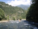 Podzimn RAFTING pod Grossglocknerem, Posledn zahranin rafting sezony 2006 se skuten vydail. Pohodln autobus, slunen a nebvale tepl poas, navc skvle vychytan voda. PROST PARDA NA ZVR SEZONY. - fotografie 154