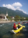 Podzimn RAFTING pod Grossglocknerem, Posledn zahranin rafting sezony 2006 se skuten vydail. Pohodln autobus, slunen a nebvale tepl poas, navc skvle vychytan voda. PROST PARDA NA ZVR SEZONY. - fotografie 162