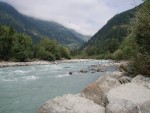 Podzimn RAFTING pod Grossglocknerem, Posledn zahranin rafting sezony 2006 se skuten vydail. Pohodln autobus, slunen a nebvale tepl poas, navc skvle vychytan voda. PROST PARDA NA ZVR SEZONY. - fotografie 186