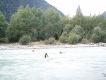 Podzimn RAFTING pod Grossglocknerem, Posledn zahranin rafting sezony 2006 se skuten vydail. Pohodln autobus, slunen a nebvale tepl poas, navc skvle vychytan voda. PROST PARDA NA ZVR SEZONY. - fotografie 194