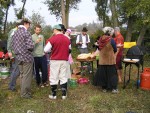 ZAMYKN LABE a ukonen vodck sezony 2006, Nramn spokojenost s poasm a dopolednm posezenm na naem pozemku u Labe ostartovalo tradin akciku, zamykn Labe a ukonen vodck sezony 2006. Pjemn plavbika, spousta kamard a na zvr - fotografie 13